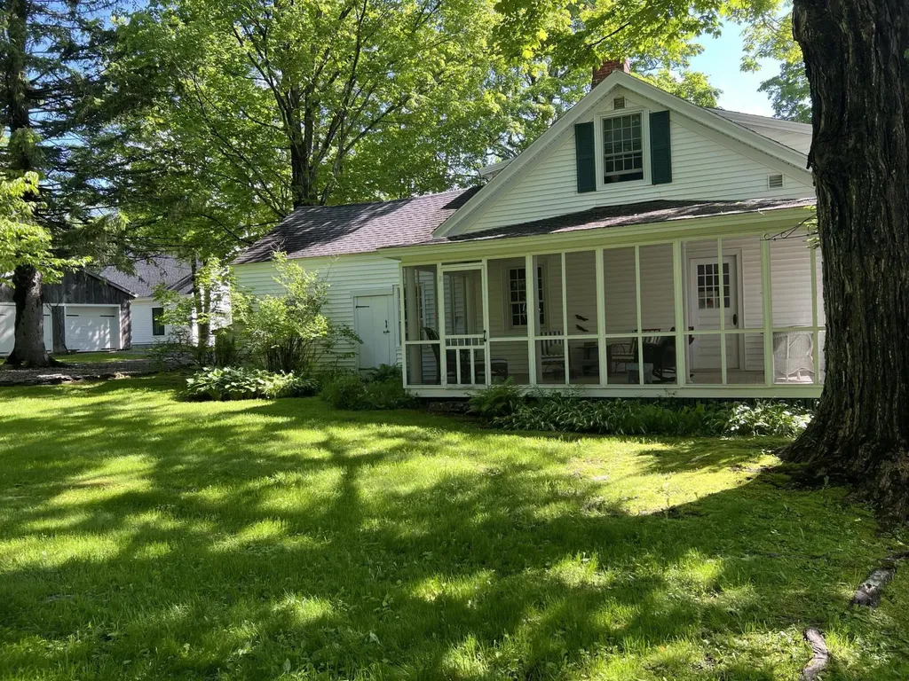 48 Lincoln Street Paris ME 04281
