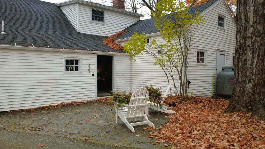 48 Lincoln Street Paris ME 04281