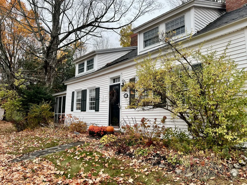 48 Lincoln Street Paris ME 04281