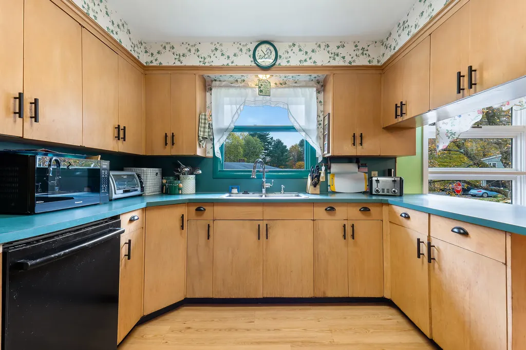 53 Hampton Avenue Auburn ME 04210
