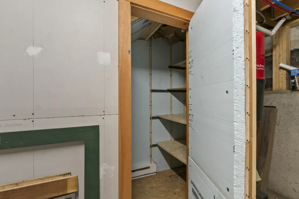 101 Butter Point Waldoboro ME 04572