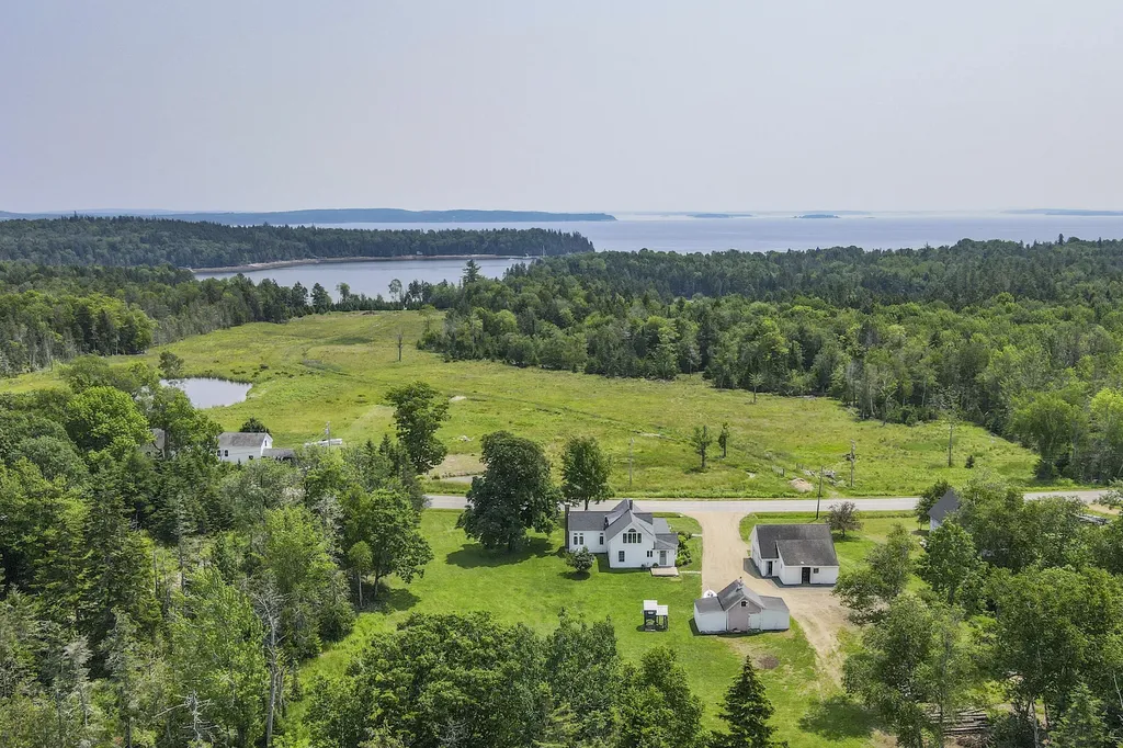 938 Main Road Islesboro ME 04848