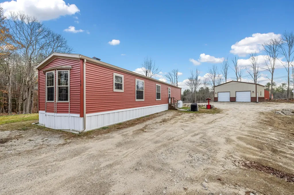 15 Scooter Way Waterboro ME 04087