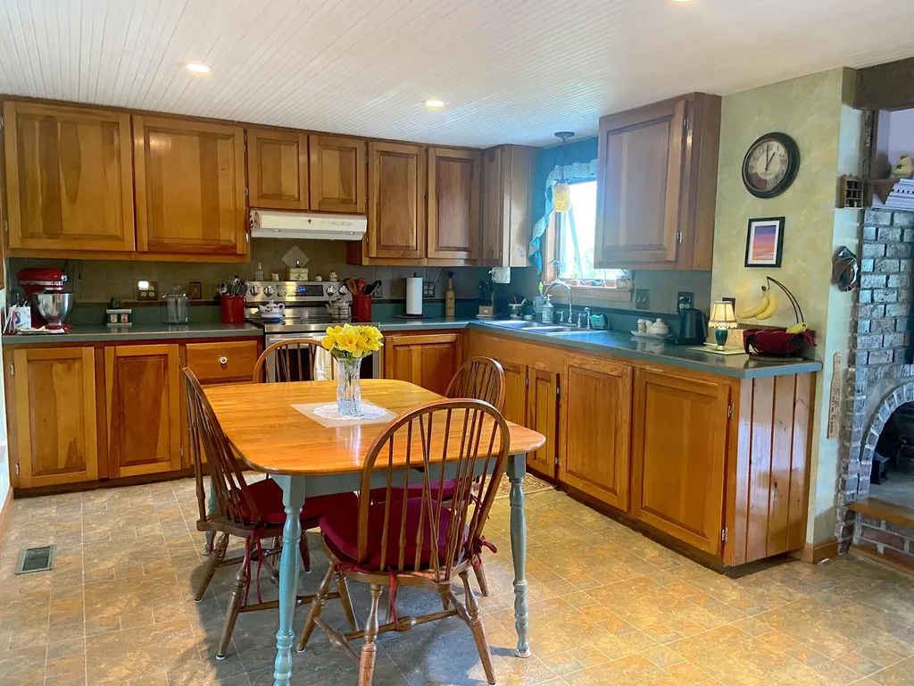 41 Haskell Avenue Raymond ME 04071