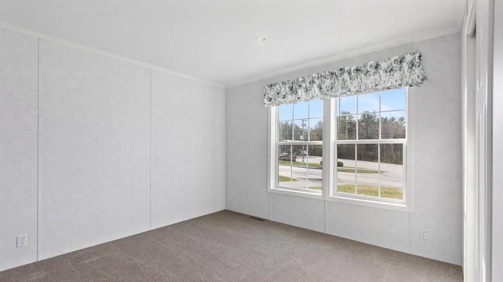 30 Main Road Holden ME 04429