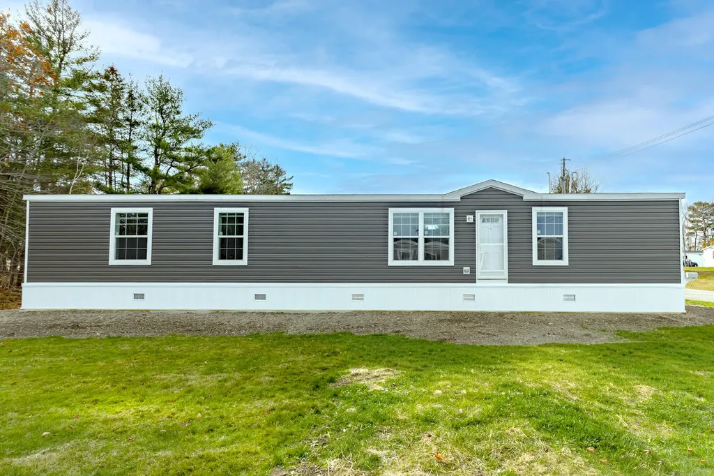 7 Nelligan Drive Holden ME 04429