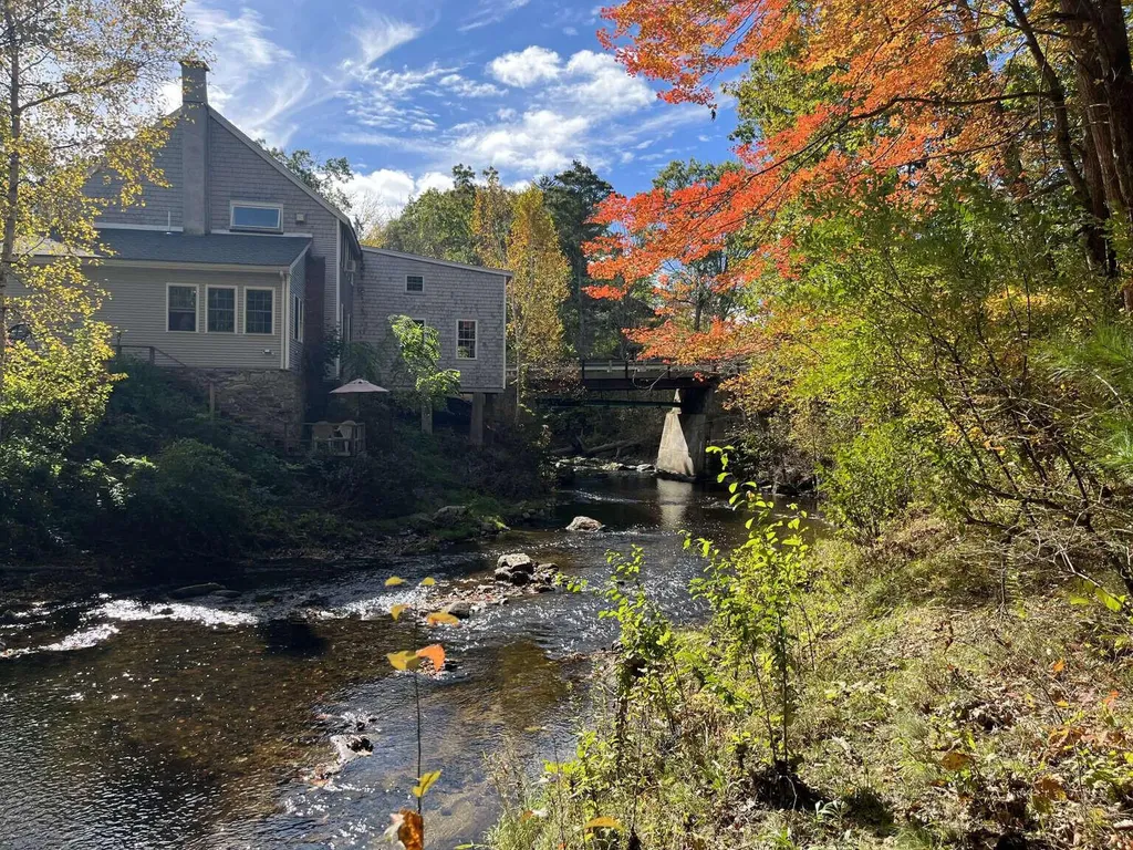 21 Mill Road Falmouth ME 04105