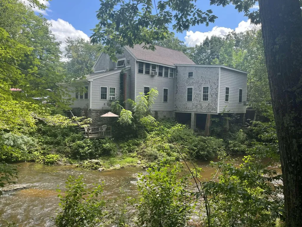 21 Mill Road Falmouth ME 04105