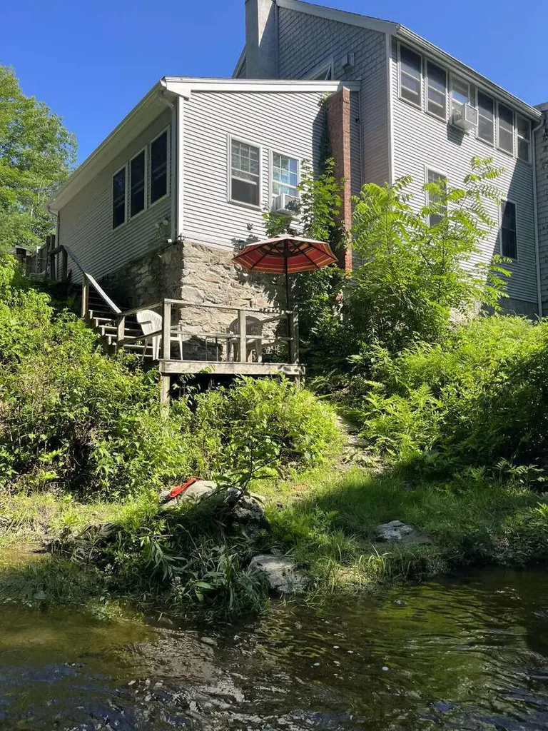 21 Mill Road Falmouth ME 04105
