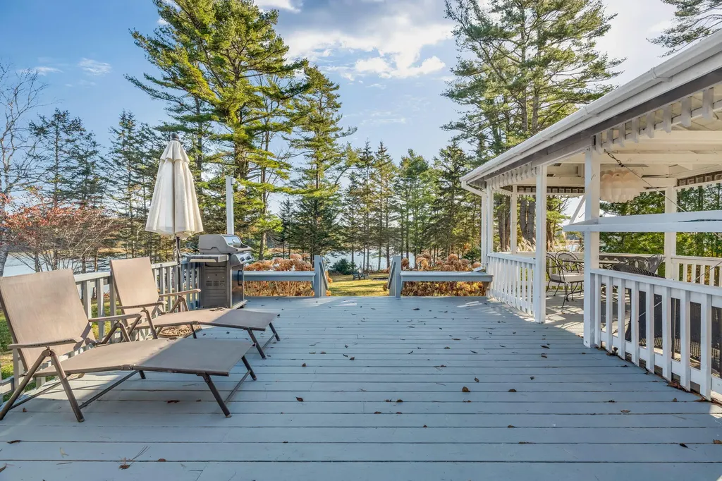 576 Pleasant Point Road Cushing ME 04563