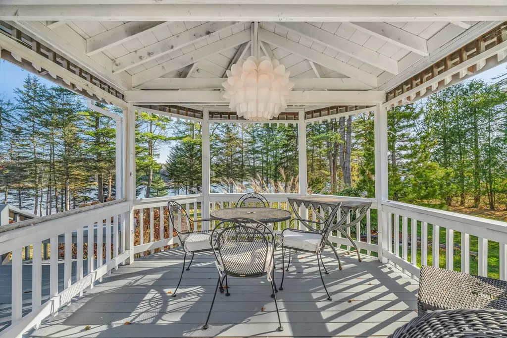 576 Pleasant Point Road Cushing ME 04563