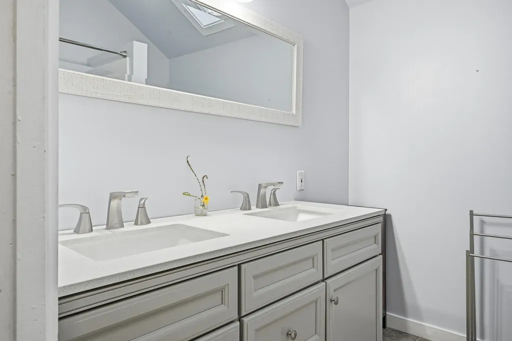 424 Winthrop Street Hallowell ME 04347