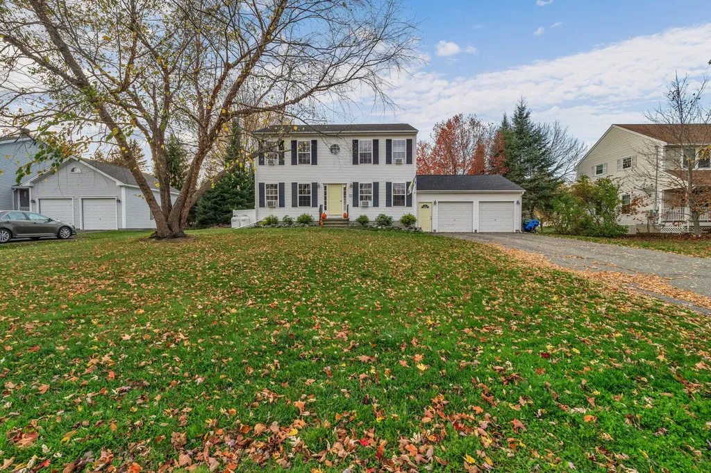 10 Independence Avenue Hampden ME 04444