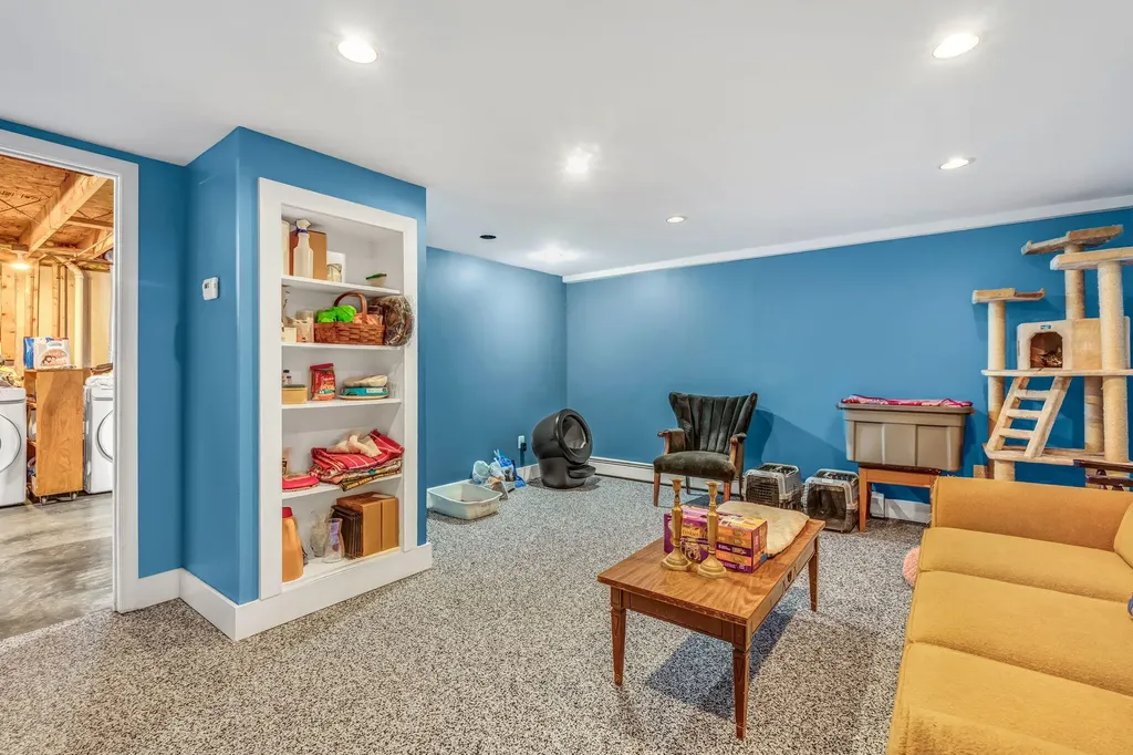 10 Independence Avenue Hampden ME 04444
