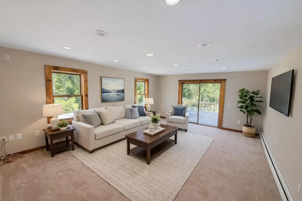 10 Jones Way Sullivan ME 04664