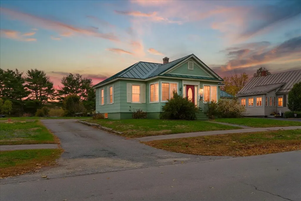 10 Greenwood Avenue Skowhegan ME 04976