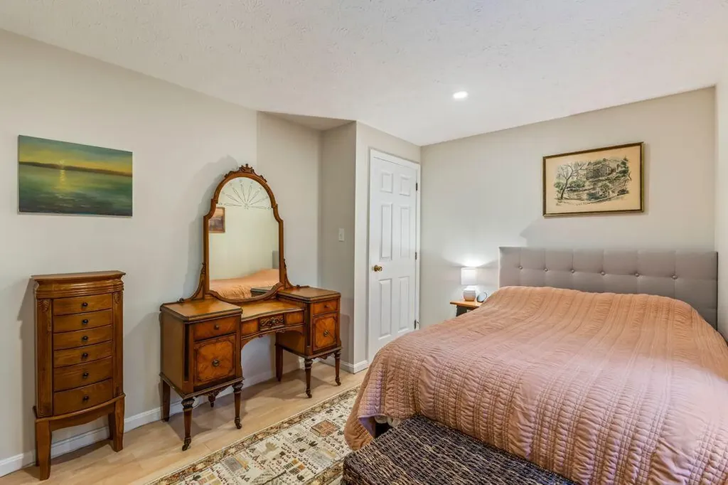 166 Pine Point Road Scarborough ME 04074