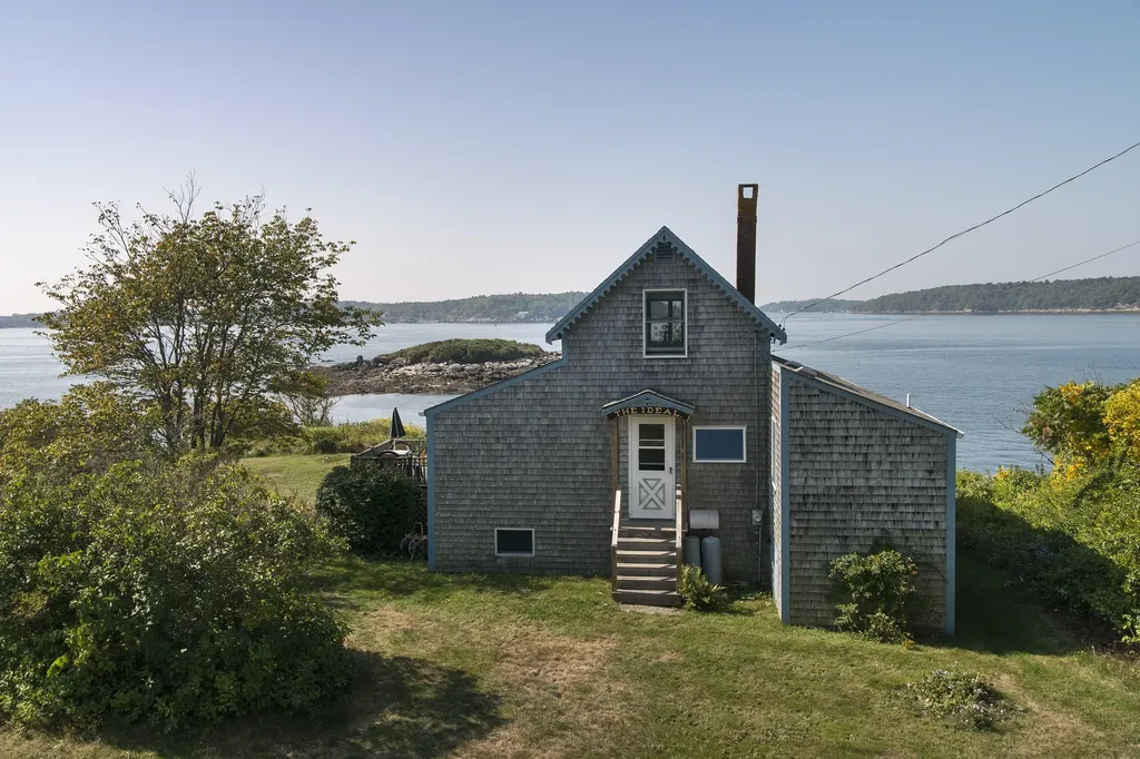 42 Thistle Lane Long Island ME 04050
