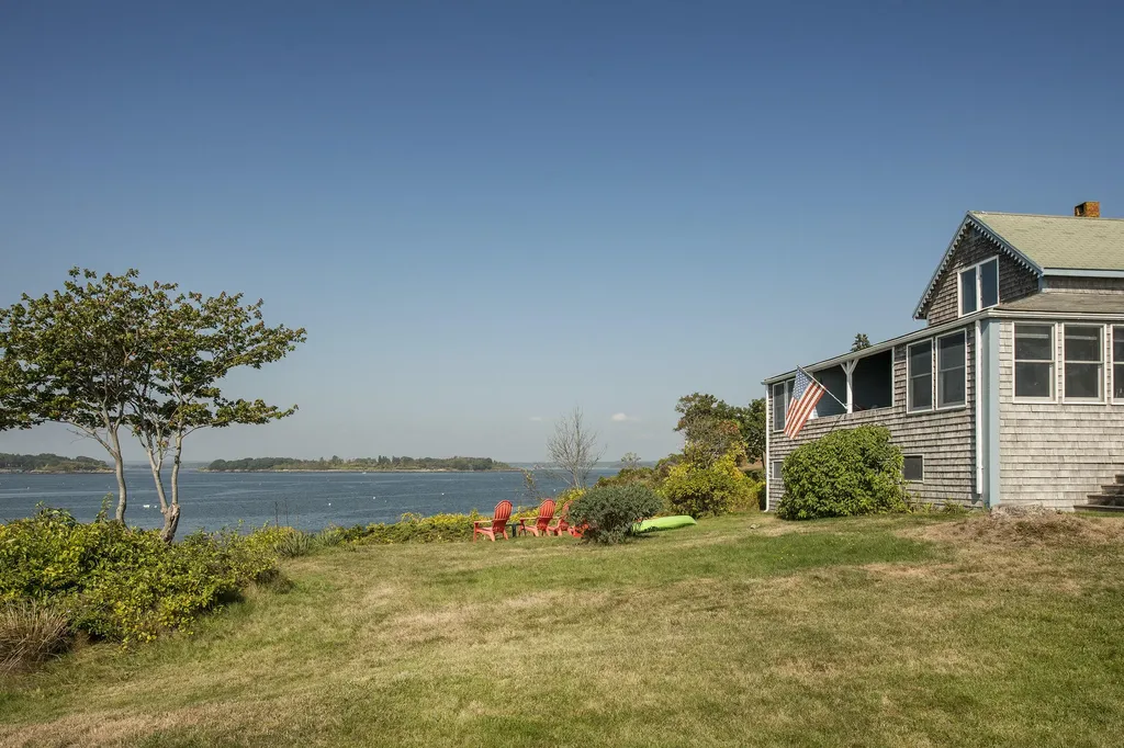 42 Thistle Lane Long Island ME 04050