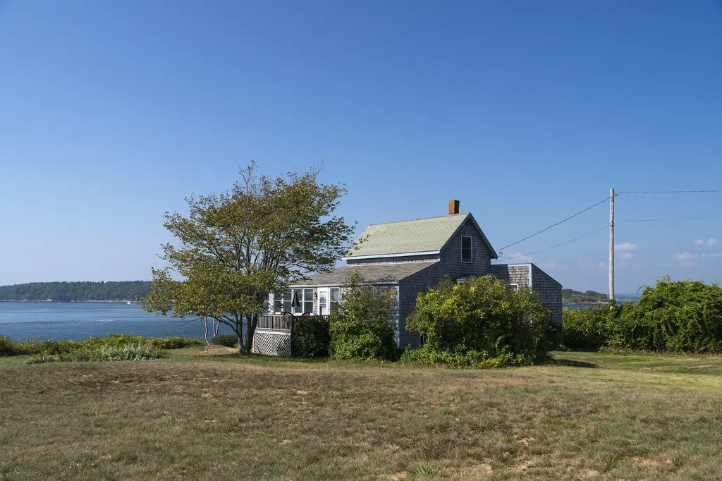 42 Thistle Lane Long Island ME 04050