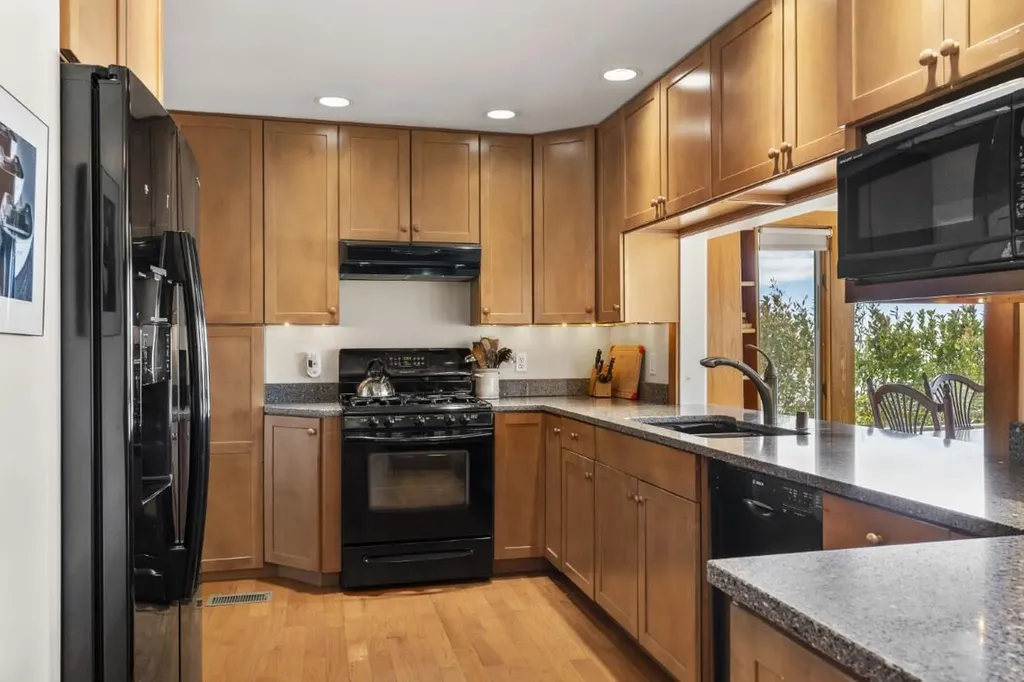 22 Gray Road Southport ME 04576