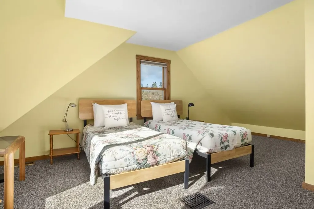22 Gray Road Southport ME 04576
