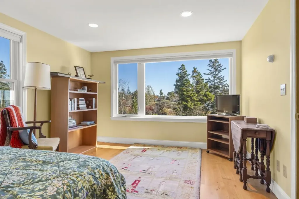 22 Gray Road Southport ME 04576