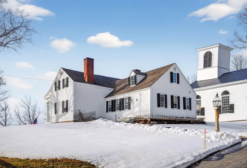 1090 Pittston School Street Pittston ME 04345