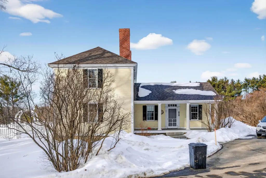 1090 Pittston School Street Pittston ME 04345