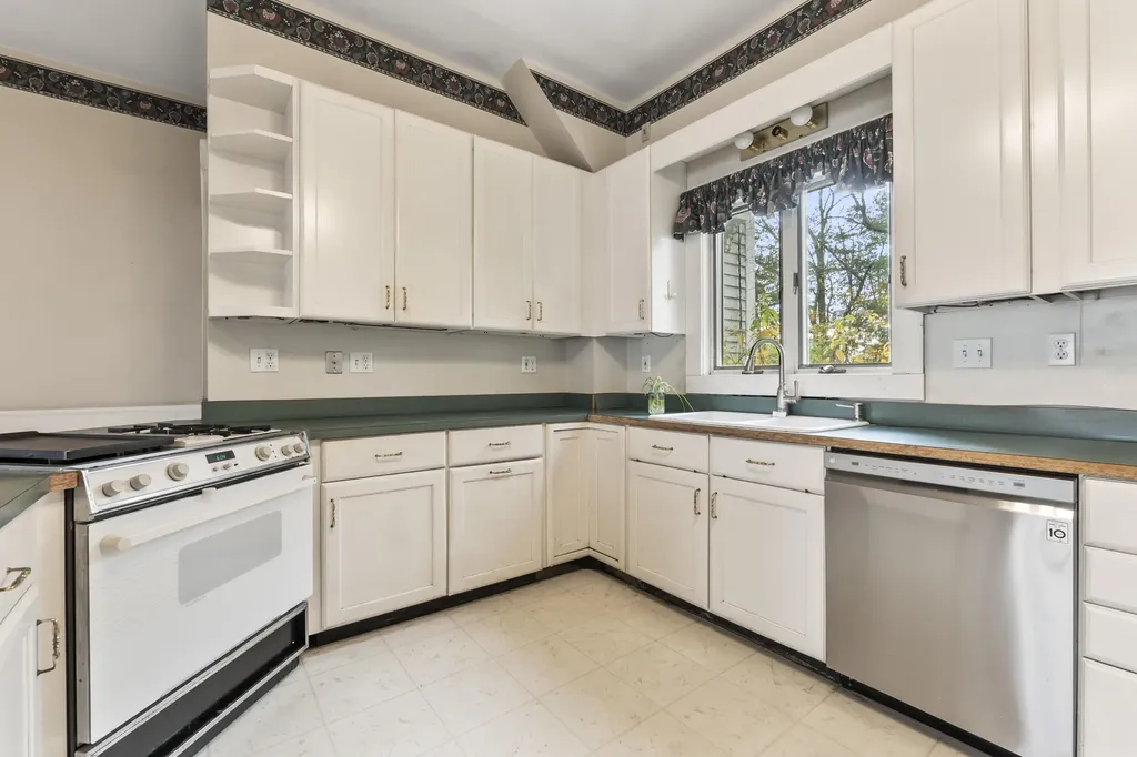 27 Gardiner Street Richmond ME 04357