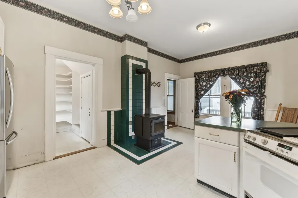 27 Gardiner Street Richmond ME 04357