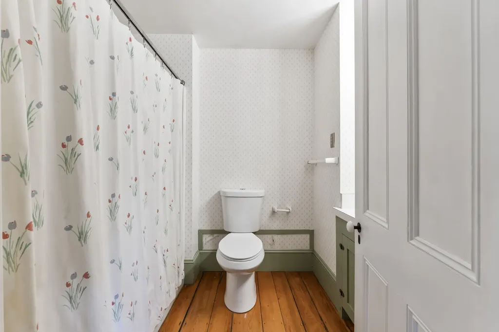 27 Gardiner Street Richmond ME 04357