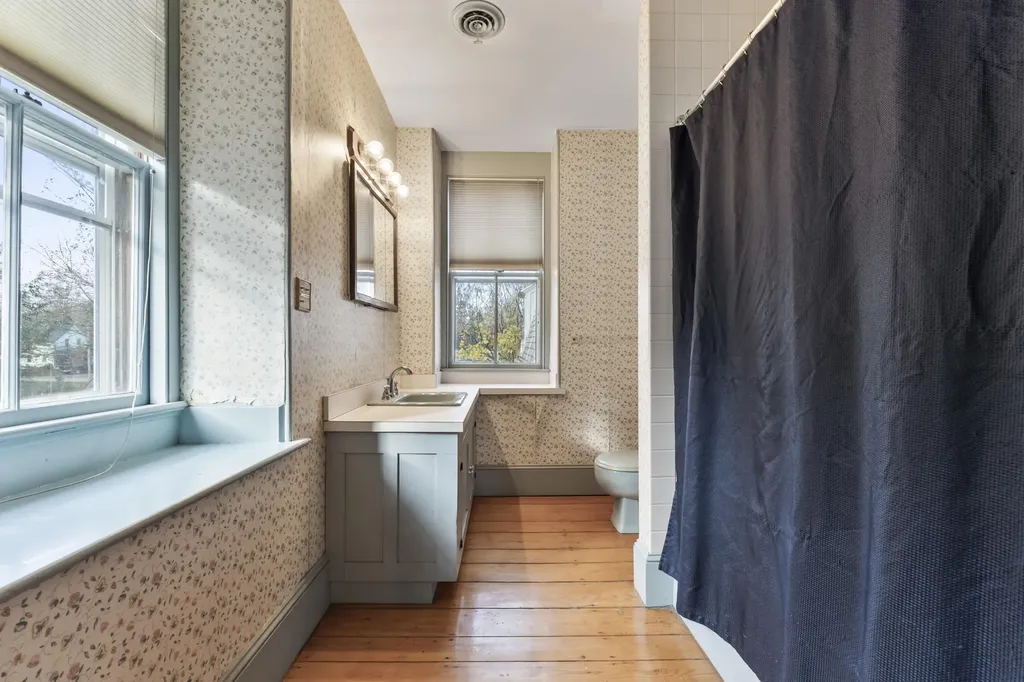 27 Gardiner Street Richmond ME 04357