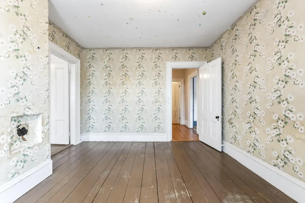 27 Gardiner Street Richmond ME 04357