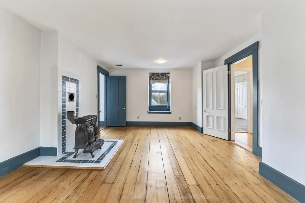 27 Gardiner Street Richmond ME 04357