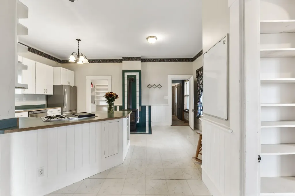 27 Gardiner Street Richmond ME 04357