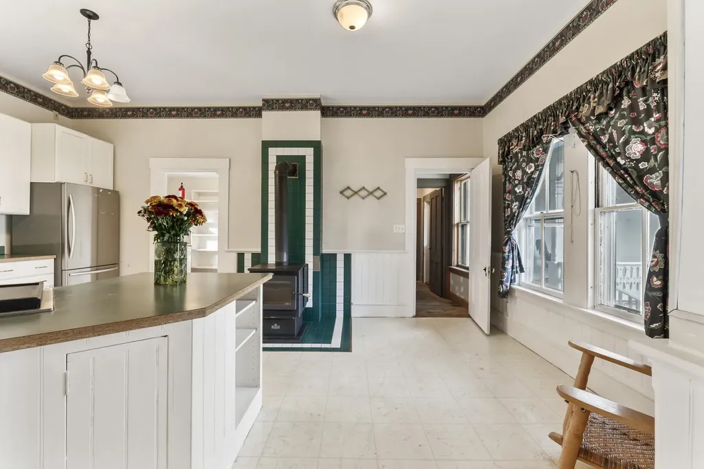 27 Gardiner Street Richmond ME 04357