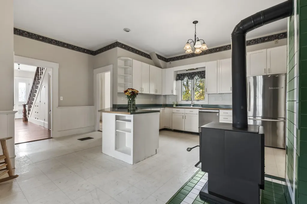 27 Gardiner Street Richmond ME 04357