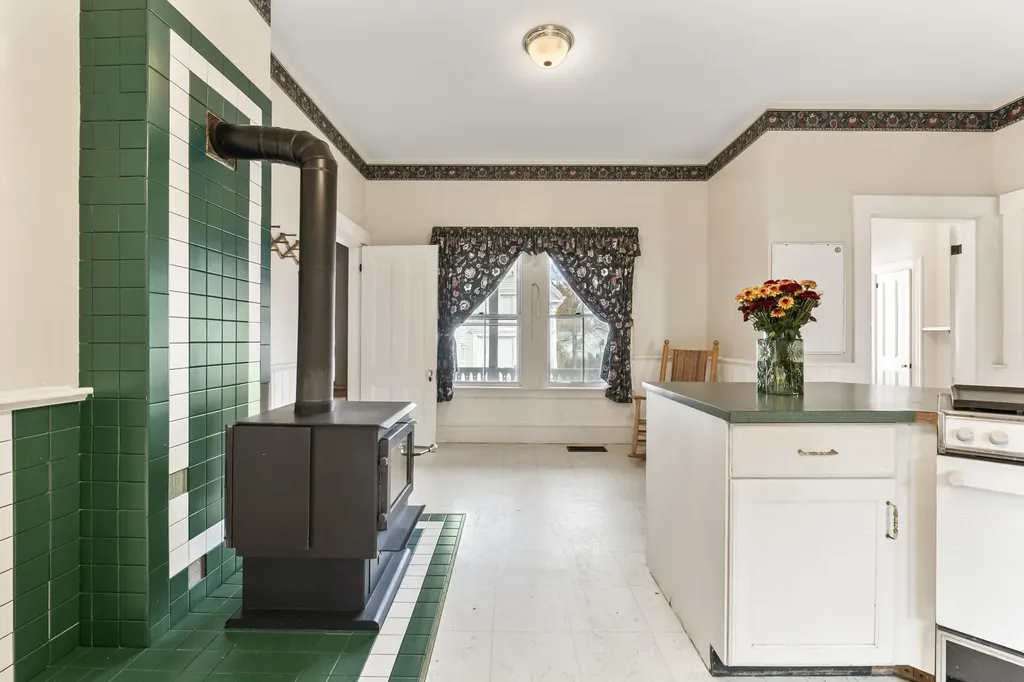 27 Gardiner Street Richmond ME 04357