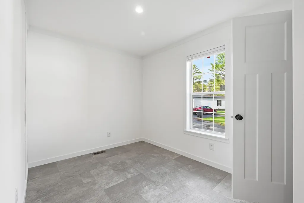 8 Victoria Drive Waterville ME 04901