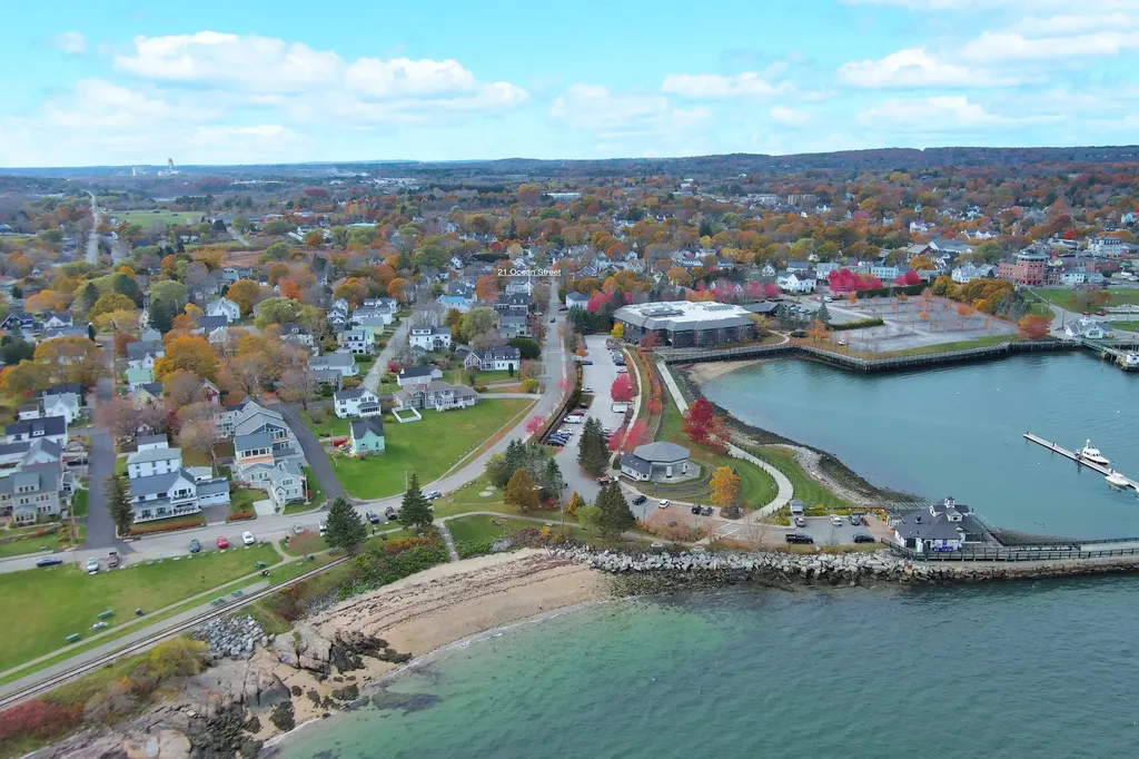 21 Ocean Street Rockland ME 04841