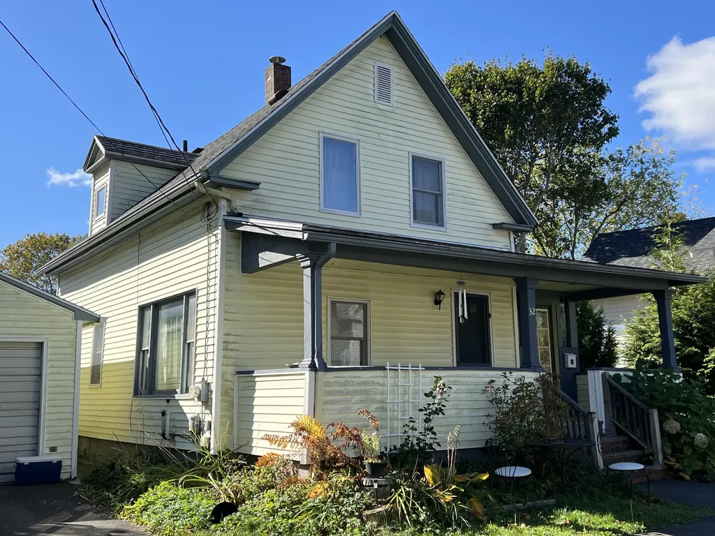 32 Amesbury Street Rockland ME 04841