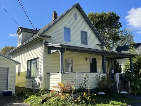 32 Amesbury Street Rockland ME 04841