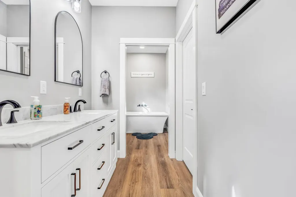 81 Fowler Road Hampden ME 04444