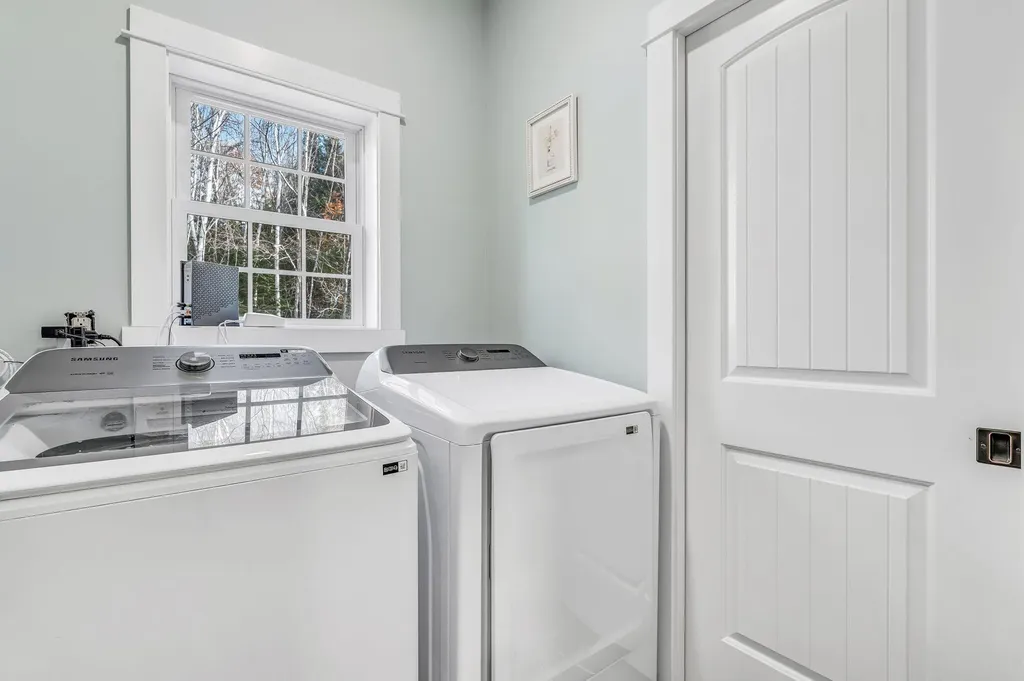81 Fowler Road Hampden ME 04444