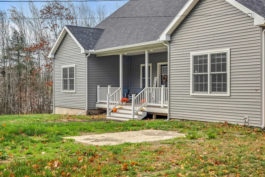 81 Fowler Road Hampden ME 04444