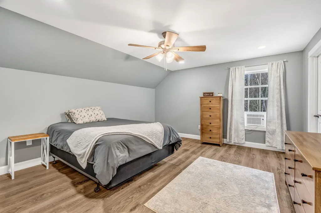 81 Fowler Road Hampden ME 04444