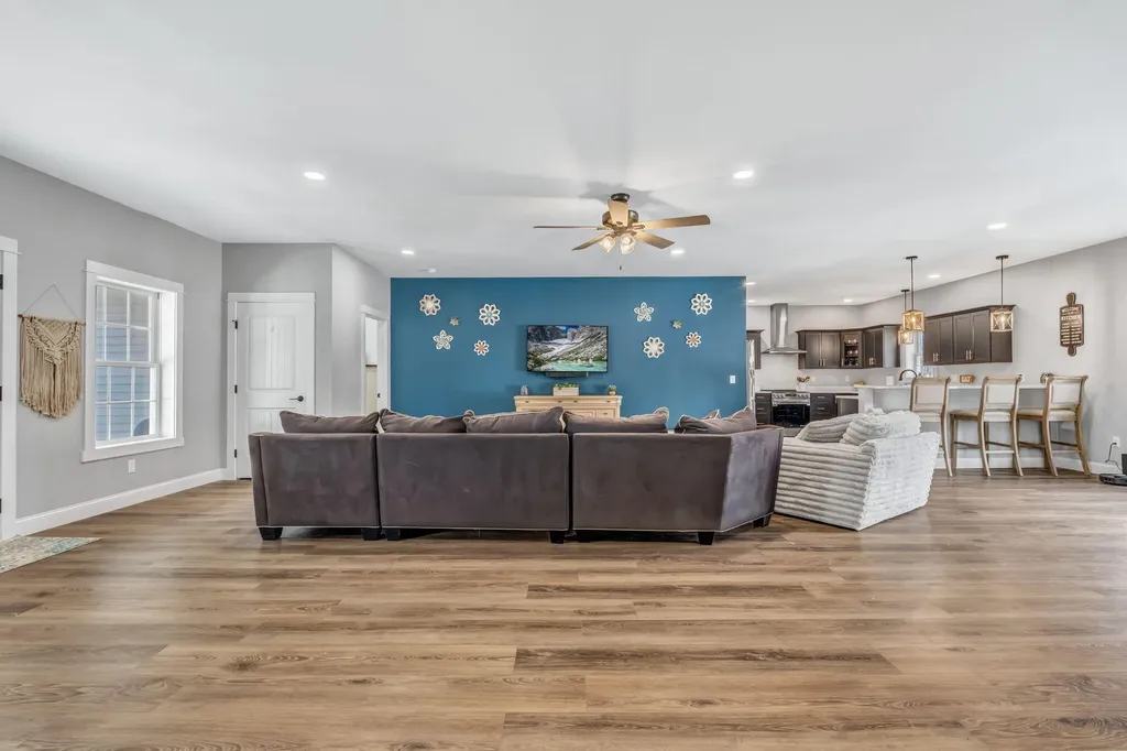 81 Fowler Road Hampden ME 04444