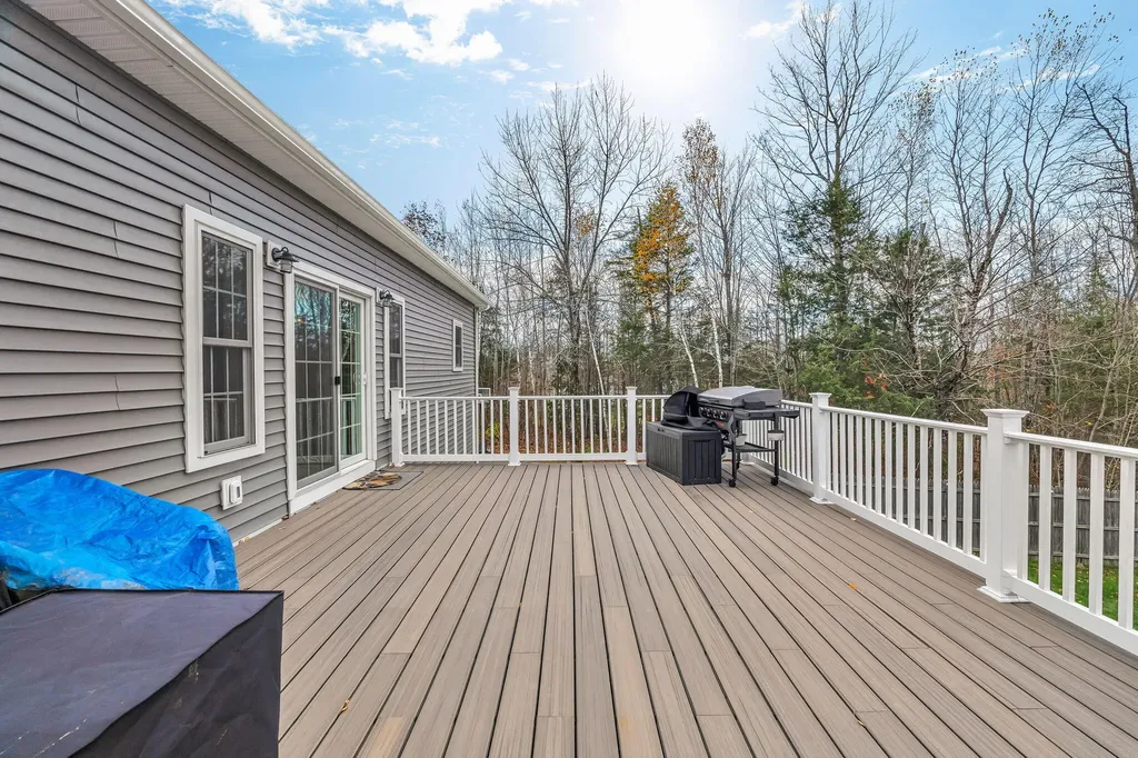 81 Fowler Road Hampden ME 04444