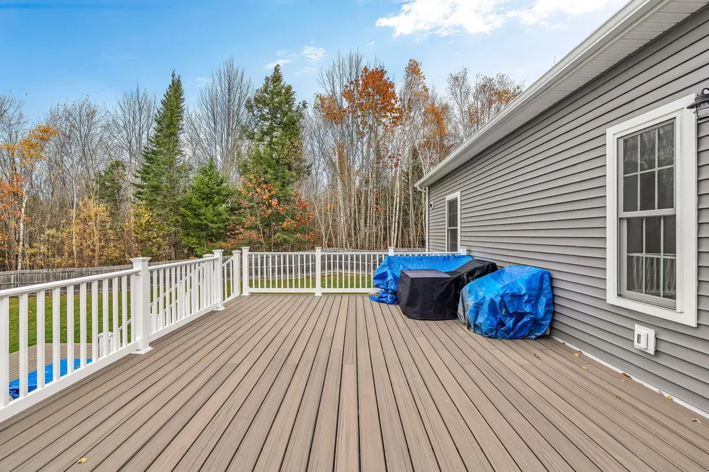 81 Fowler Road Hampden ME 04444